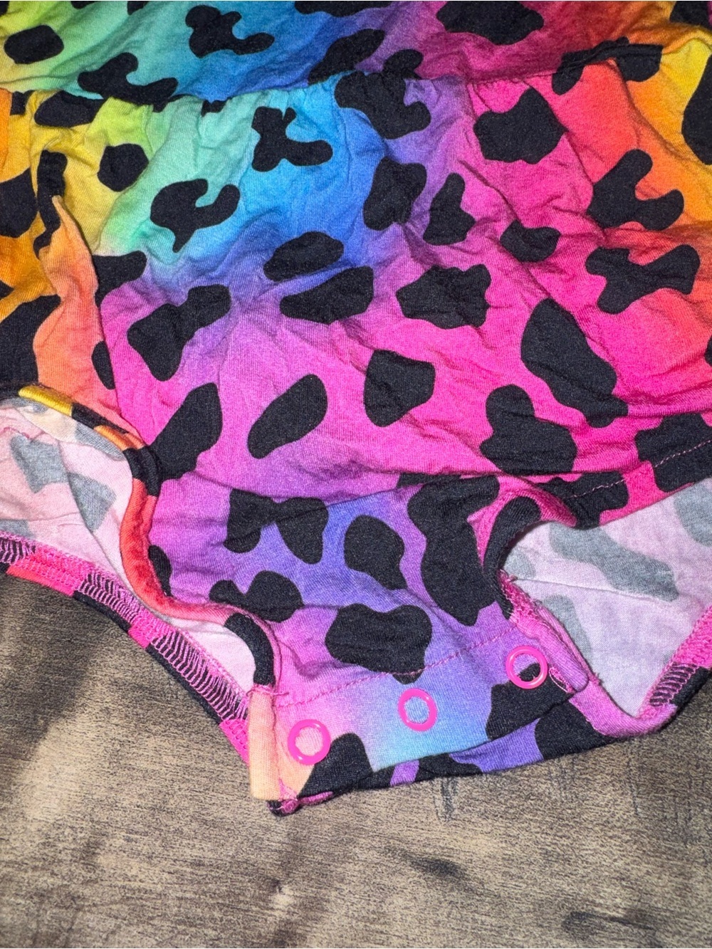Bums & Roses Bamboo Ruffle Butt Romper Rainbow Leopard 2T - Picture 3 of 8